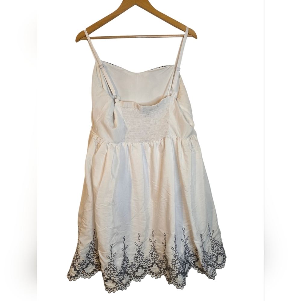 Torrid White Dress with Gray Embroidery Size 2 - Picture 5 of 5